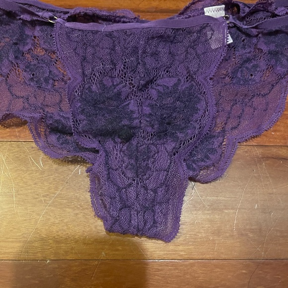 Victoria’s Secret Matching Bra&Panties Set - Picture 3 of 7